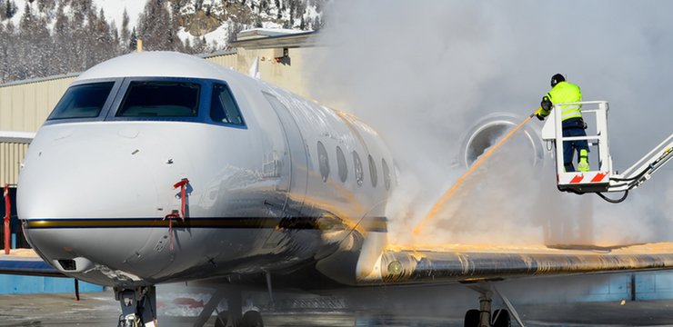 Private jet De-icing